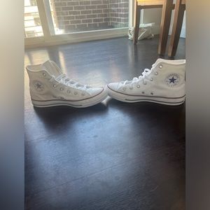 Converse White Chuck Taylor’s All Star High Top women’s US8